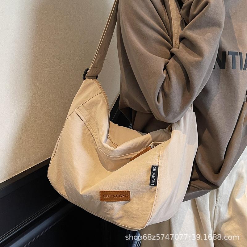 2025 New Nylon Bag Women's Premium Portable Large-capacity Simple Tote Fashion Shoulder Messenger Bag College Student