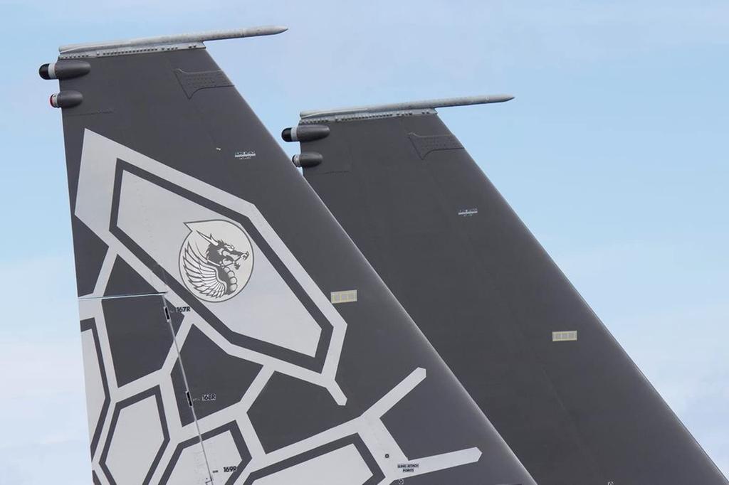 PLATZ ВВС Японии Орел 303-я эскадрилья 2018 Памятный самолет с росписью в честь авиашоу на авиабазе Комацу Боевой дракон Пластиковая модель 1/72