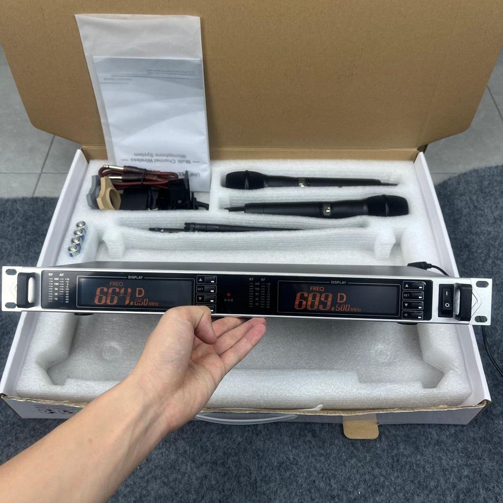 True Diversity Wireless Microphone, One-to-Two, 300m Reception, Cross-Border Spot Goods.