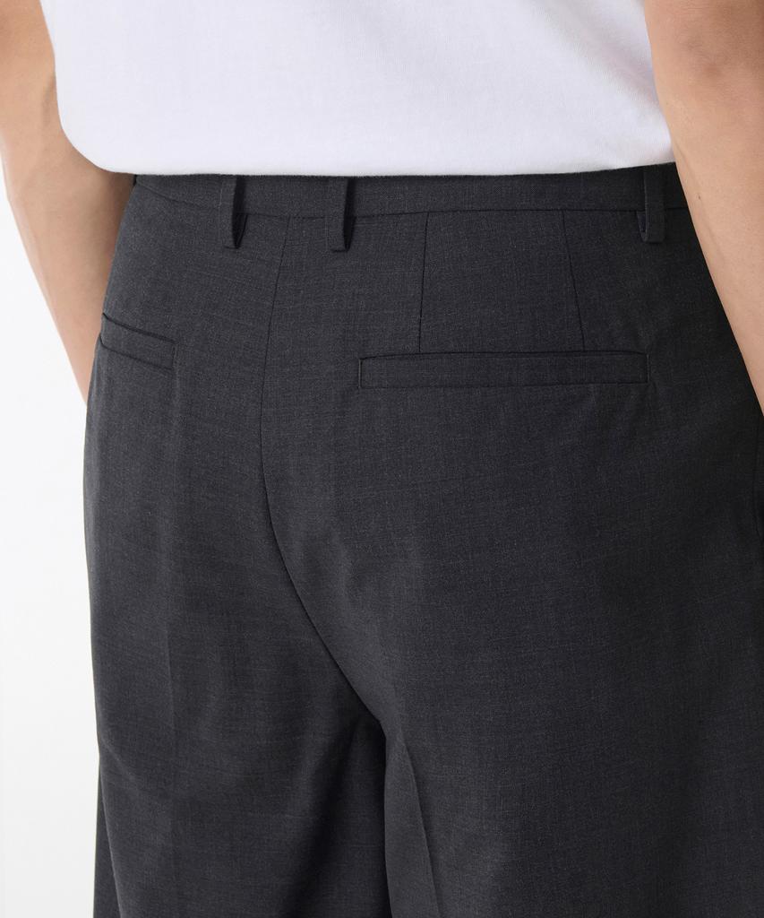 MUSINSA STANDARD Summer Wool Two-Pleat Wide Hidden Elastic Waist Half Slacks [Charcoal Gray]