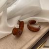 Маленькие свежие серьги-гвоздики из акриловой смолы C-образной формы Мори Карамельно-кремовые белые полукруглые серьги-гвоздики для женщин