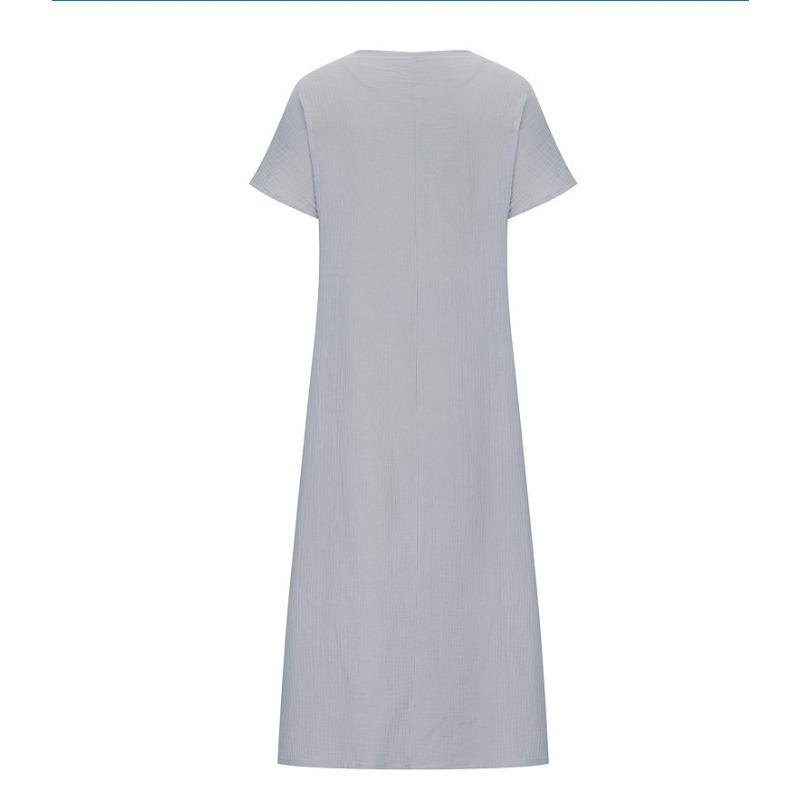 Платье с вышитым разрезом