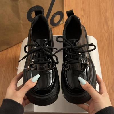 Женские черные лоферы из лакированной кожи JK - Британский стиль, высокая толстая подошва, ретро-дизайн, универсальные для весны и осени 2024.