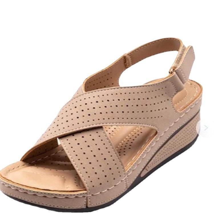 Женские сандалии лето 2025 новые европейские и американские танкетка швейная линия дышащие липучка полые туфли для мамы внешнеторговая женская обувь