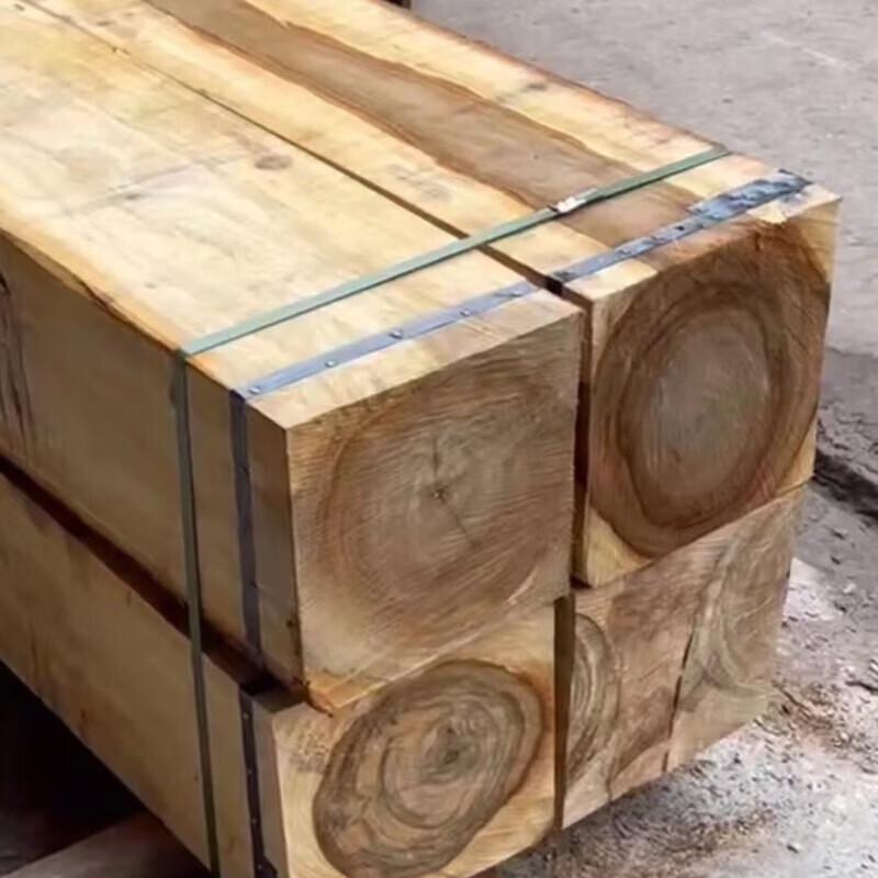 Треугольные опорные блоки из твердой древесины для кранов