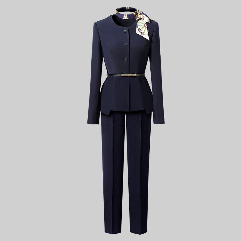Элегантный женский деловой костюм