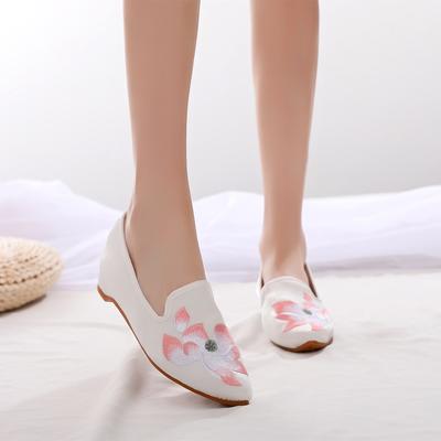 [Xia He] Весна и лето новые продукты этнический стиль вышивка ретро внутренняя высота увеличение яркий шелк низкий каблук изысканная вышитая ткань обувь wo