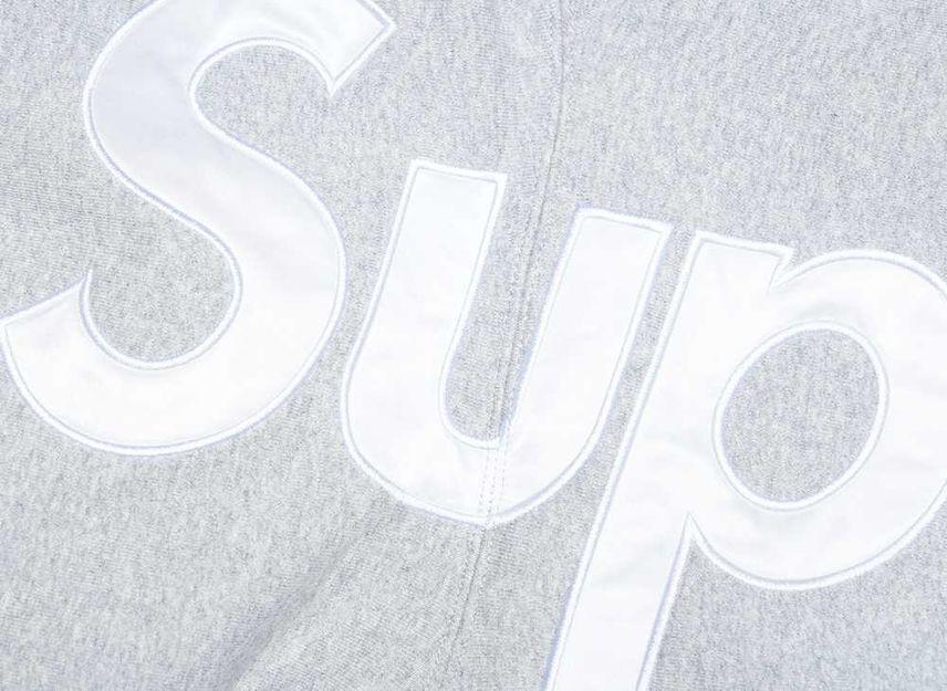 Supreme Худи с капюшоном и атласной аппликацией, меланжево-серый