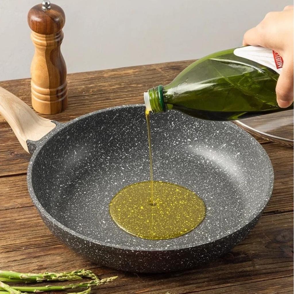 Carote Flat-Bottom Pan, Steak Griddle, Non-Stick Pan, Household Titanium Pan, Small Frying Egg Pan for Induction Cooker, 26cm without Lid, Black