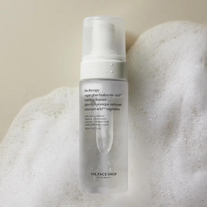 The Face Shop The Therapy Vegan Glow Очищающая пенка с гиалуроновой кислотой 150 мл