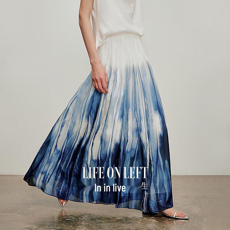 Elegant Blue-White Gradient Pleated Chiffon Maxi Skirt