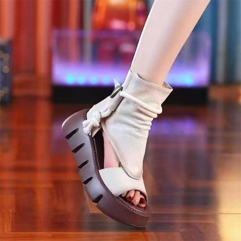 Модная женская обувь 2025 Лето Новые Полые Дышащие Тонкие Римские Сандалии Модные Универсальные Толстая Подошва Увеличивающие Рост Крутые Ботинки Женские