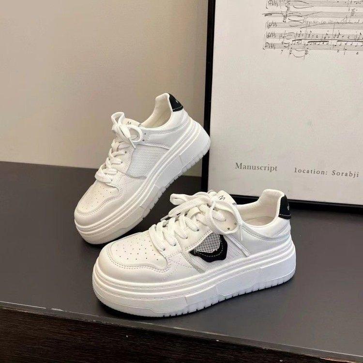 2025 весна и лето новые маленькие белые туфли женские студенческие на шнуровке корейская версия платформа повседневные спортивные туфли женские низкие плоская подошва