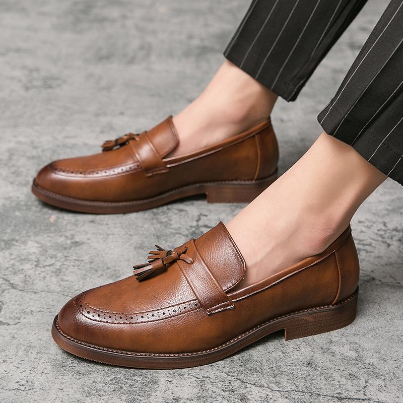 Fashion 2024 Autumn New Men Dress Shoes Design Brand Shoes Classic Tassel Brogue Slip On Loafers Oxfords Hand Stitch Big Size 38-47 Flat
