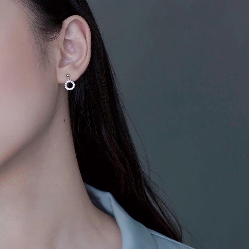 Серьги-кольца геометрические Beixi из стерлингового серебра S925 - Изысканные и модные короткие украшения для ушей.