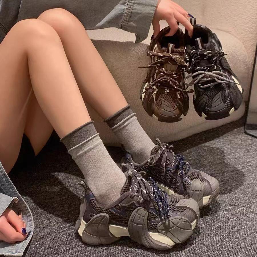 Женские кроссовки «папины» 2025 осень и зима новые популярные черные бархатные темпераментные на толстой подошве увеличивающие рост повседневные спортивные туфли детские