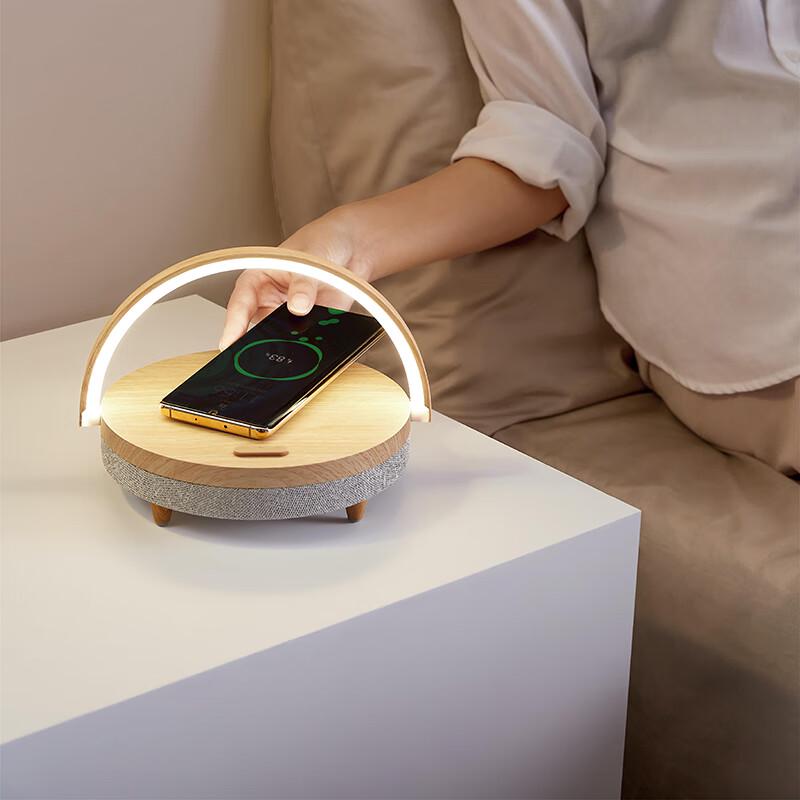 Многофункциональная светодиодная настольная лампа с беспроводной зарядкой и Bluetooth-динамиком