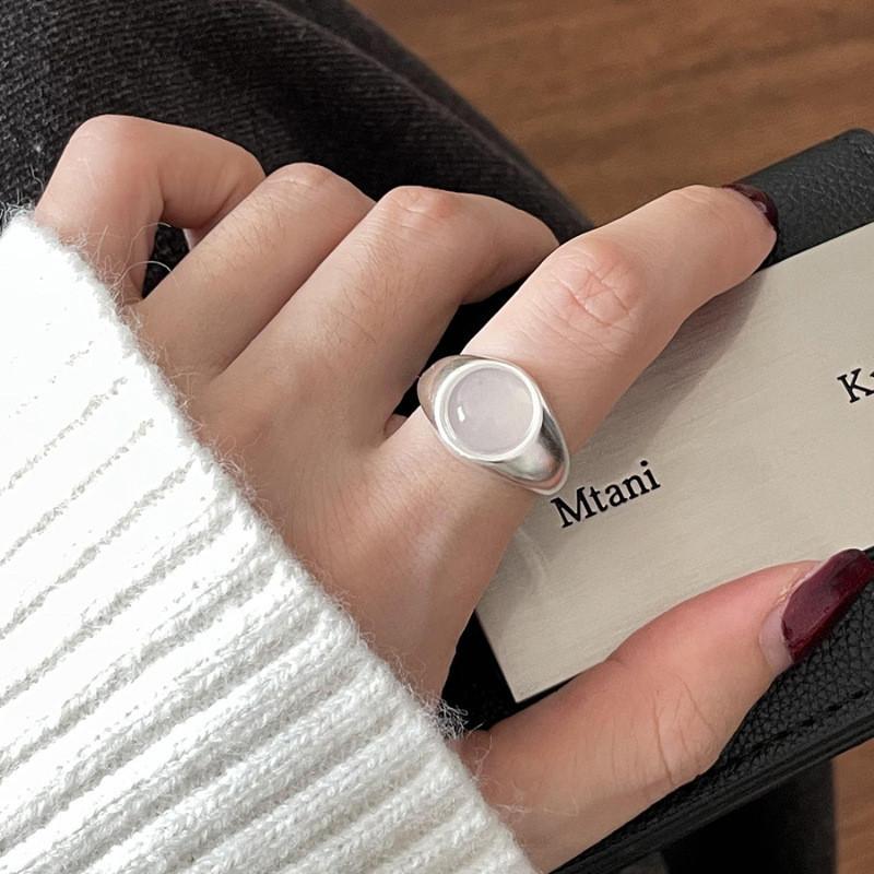 Шикарное геометрическое кольцо-узел-бабочка из белого агата для женщин с регулируемым размером