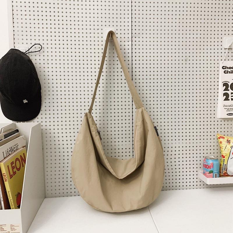 Large Capacity Fashion Dumpling Bag Women's Japanese 2025 Summer New Simple Shoulder Bag Niche Design Messenger Bag
