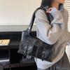 Korean Multi-Pocket Tote: Women's 2025 Autumn Large-Capacity Fashion Versatile Commute Shoulder Bag