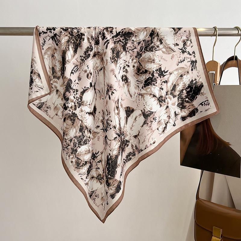 70см Новый Модный Хлопковый Квадратный Платок Женский Дизайн с Цветочным Принтом Банданы Женский Шарф Повязка на Голову Носовой Платок для Волос Роскошный Бренд