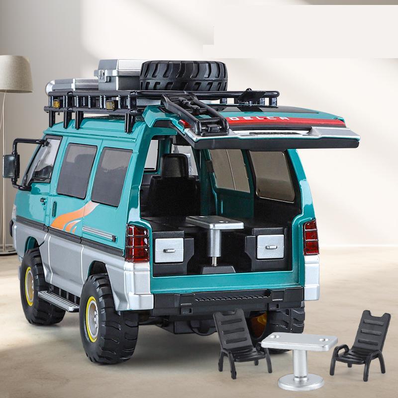 Масштаб 1/24 Mitsubishi Delica Кемпер Минивэн MPV Модель Игрушечной Машинки Литой Металл Миниатюрный Инерционный Звук и Свет Коллекция Подарок для Ребенка