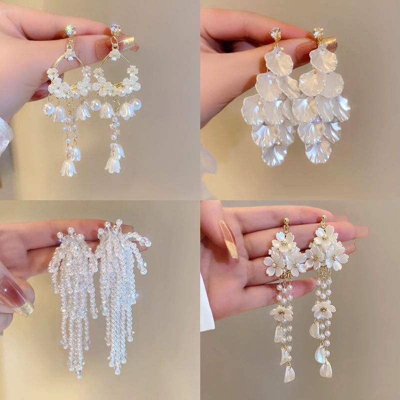 High-end French Super Fairy Pearl Flower Fringed Earrings Women's Light Luxury Temperament Earrings Retro Petal Exaggerated Earrings