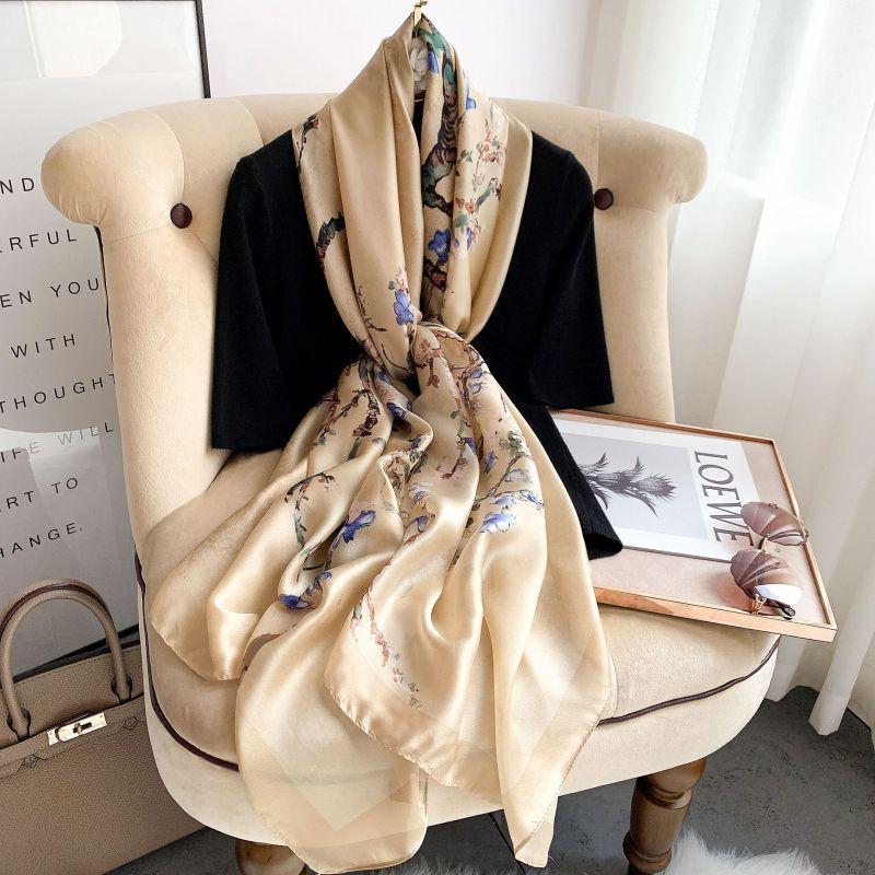 New Elegant and Atmospheric Sunscreen Scarves for Spring and Autumn, Fashionable and Trendy Long Printed Shawl