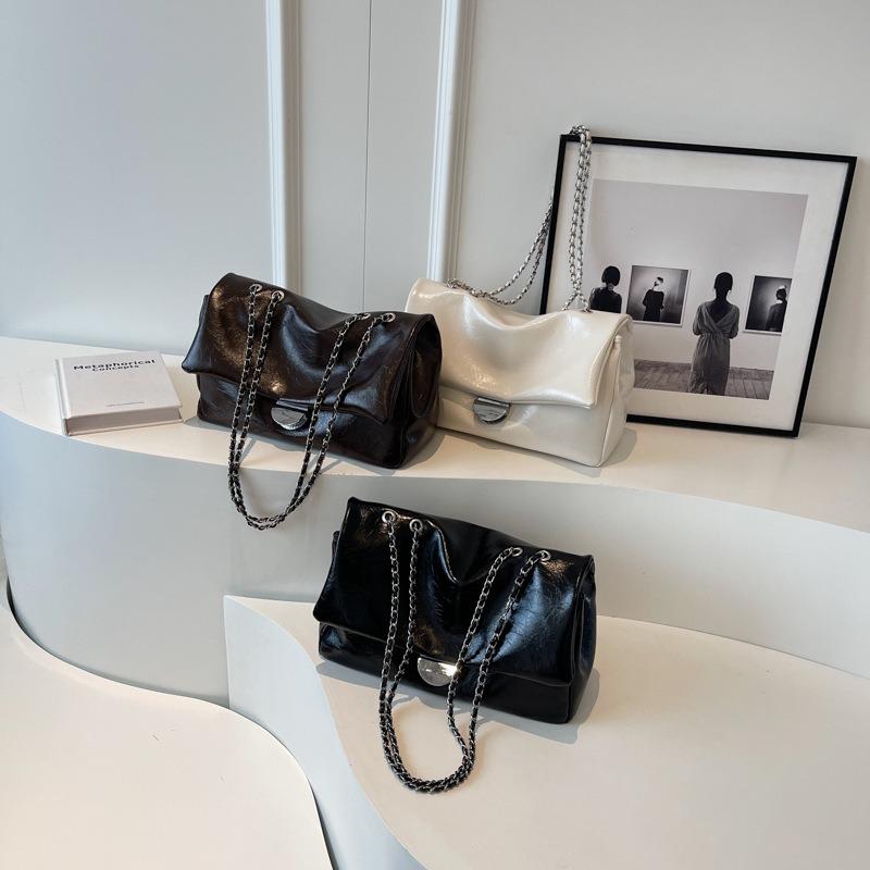 Large-capacity Bag Women's Versatile Autumn and Winter New Leisure Chain Shoulder Messenger Bag Texture Commuter Tote Bag