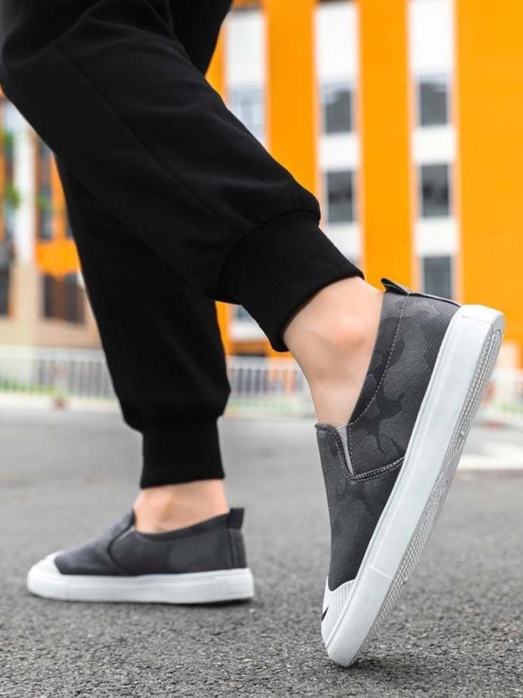 Холщовые кеды Летние Корейский стиль Круглый носок Слипоны Мужская повседневная обувь Низкая цена Дышащие Тренды 2025 Некожаная Мужская обувь