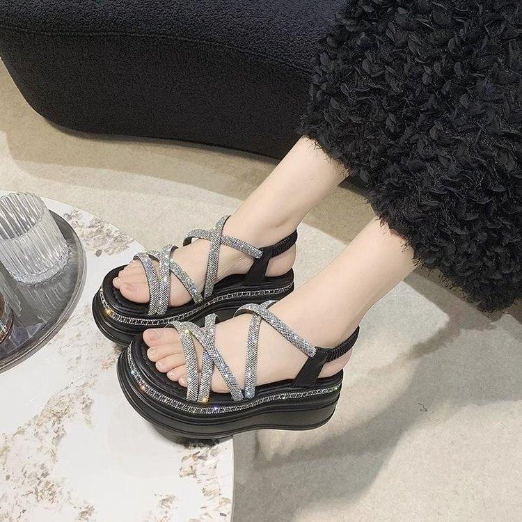 Комфортная обувь для женщин на танкетке 2024 года, босоножки с открытым носком, увеличивающие рост, летние каблуки, женская бежевая платформа, толстая подошва