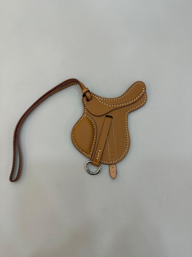 Высококачественный кожаный брелок для сумки, подвеска в виде сумки-седла, милый брелок для ключей от машины, роскошные аксессуары для сумки из натуральной овчины ручной работы