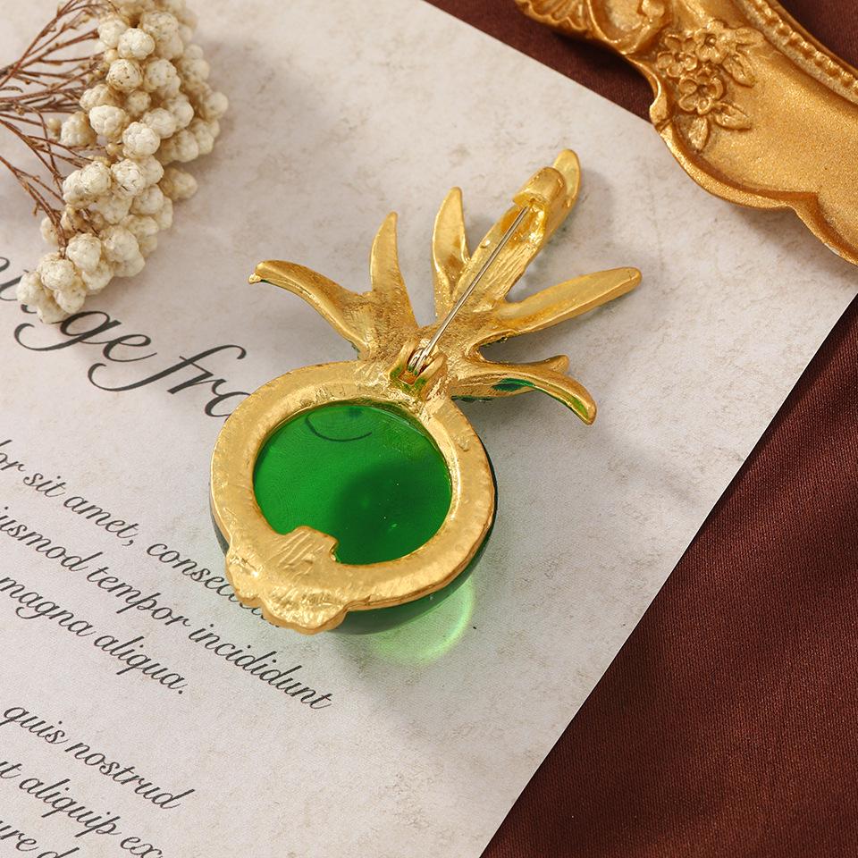 Creative Transparent Pineapple Brooch – Fashionable Jelly Fruit Pin for Women's Clothing and Accessories
