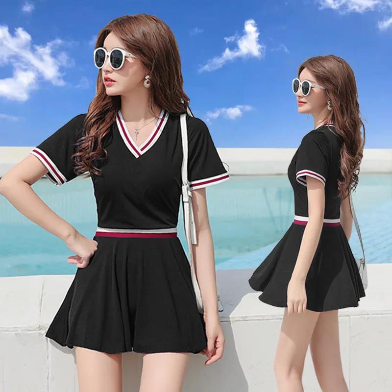 Купальник Юбка с разрезом на животе Трусы-боксеры из двух частей Спортивные купальники из двух частей Топ с v-образным вырезом с короткими рукавами + короткая юбка Шорты для плавания Женский комплект купальника