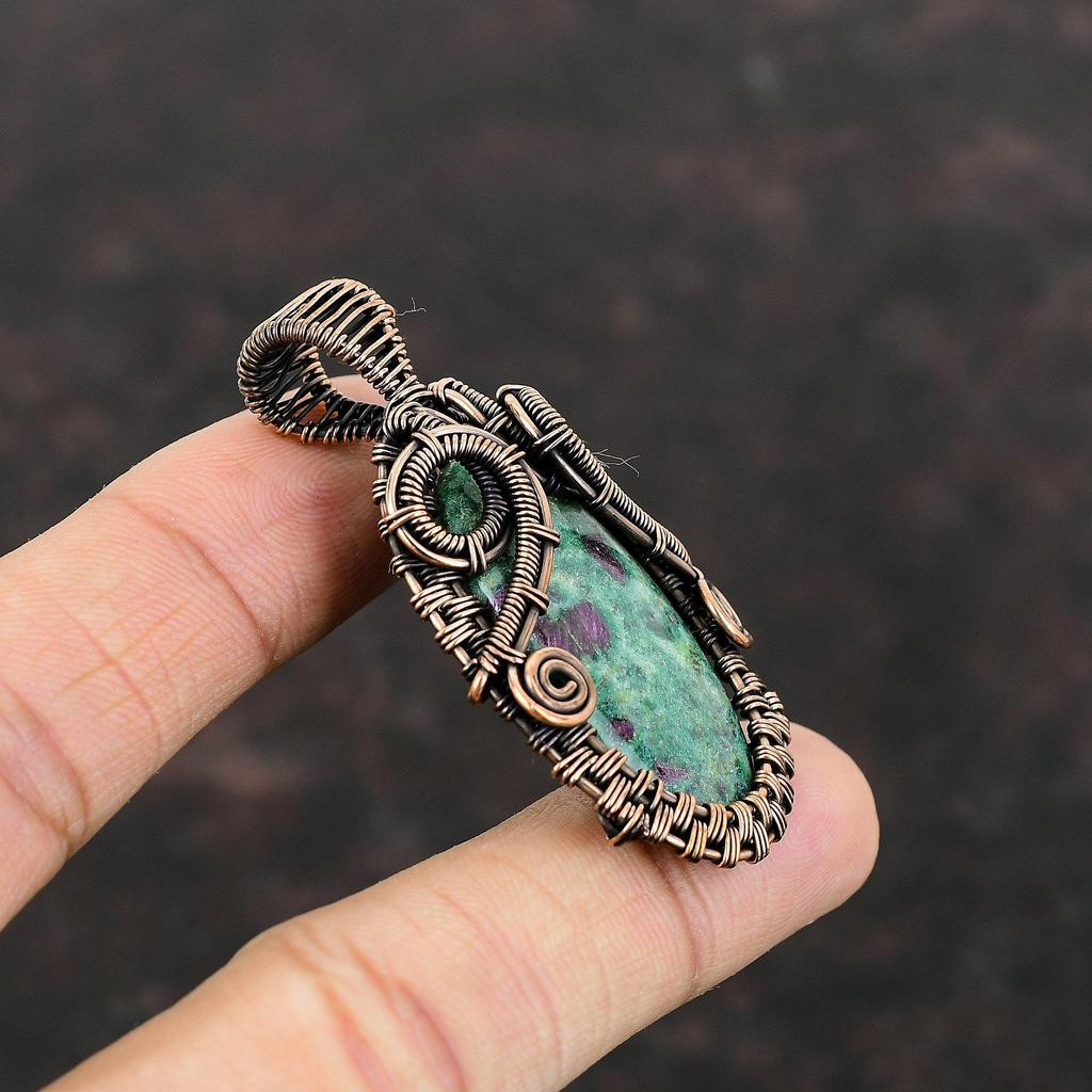 Рубиновый фукситовый кулон, медная проволока, кулон, дизайнерские украшения, кулон с драгоценным камнем, медные ювелирные изделия ручной работы, подарок для свадьбы, этнический кулон