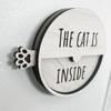 Магнитный знак-напоминание о питомце. Кошка внутри, снаружи. Деревянный знак, переключаемый.