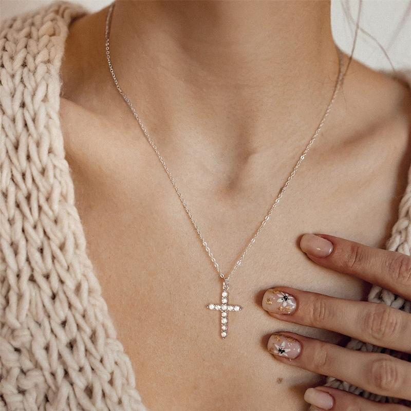 Elegant CZ Stone Paved Crosses Necklace Exquisite Crosses Pendant Necklace Jewelry with Shimmering Zircon Embellishment