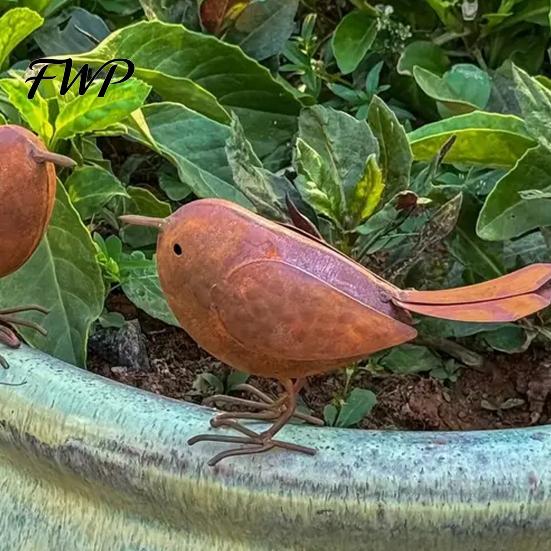 Modern Bird Decoration 2 Pcs Rusty Metal Figurine Farmhouse Vintage Garden Statue Decorative Cute Small Sculpture for Home Patio Yard Lawn Decor