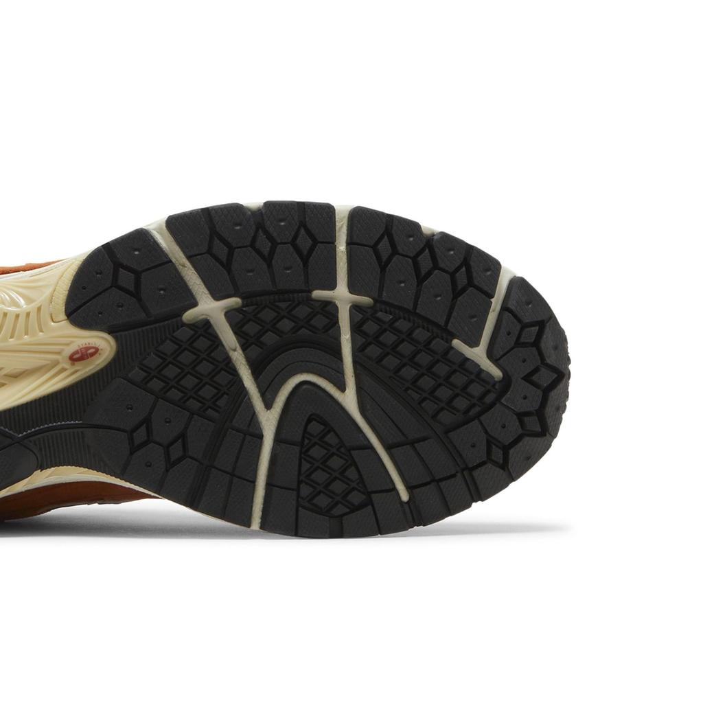 New Balance 2002R 'Ржавый оксид' (унисекс) Кроссовки для бега M2002RCB / Цвет: Окись ржавчины / Белый / Серый