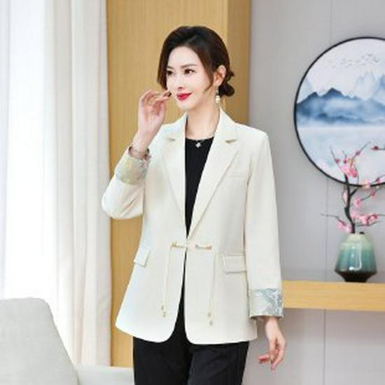 Mom's Autumn Wear: Women's Short Solid Color Suit Jacket for Middle-aged and Elderly - Lightweight Spring/Fall Style
