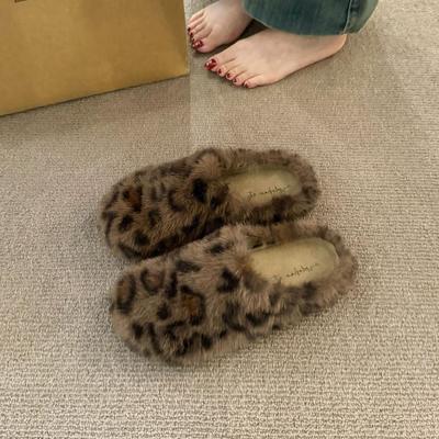 Интернет знаменитости взрыв леопардовый принт пушистые тапочки женская одежда 2024 новый осень и зима плоское дно универсальные полутапочки с сумкой на голове