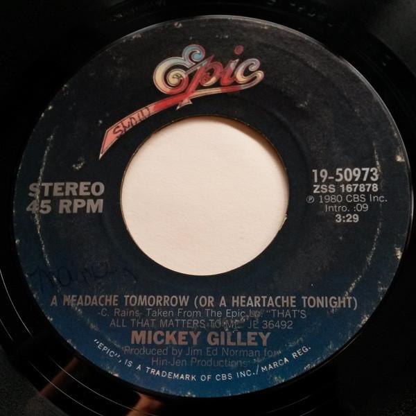 7-дюймовая пластинка MICKEY GILLEY - Головная боль завтра (Или Душевная боль 1950973 Epic 1980 США Фолк Б/У