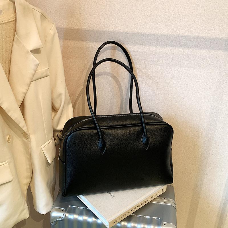 Универсальная сумка-подушка большой вместимости для поездок 2025 простая повседневная осенне-зимняя новинка женская трендовая высококлассная сумка через плечо