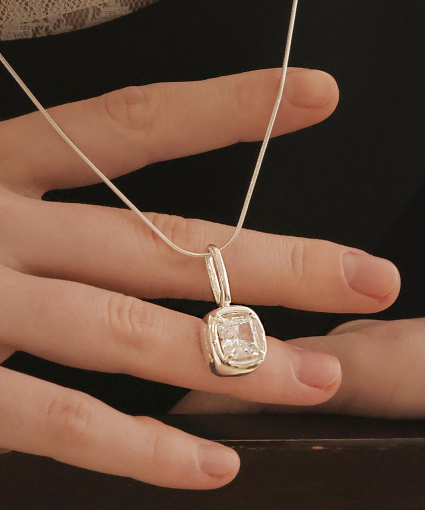 Reindeer Eclat Necklace 03