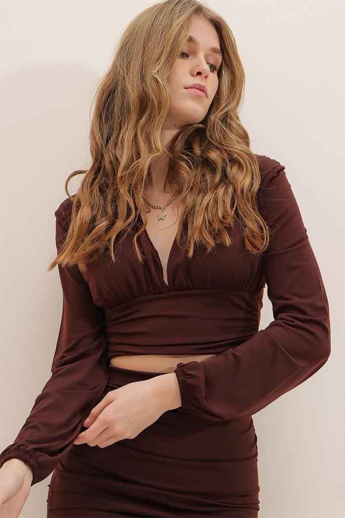 Women's Blouse New Season Fashion Black V-Neck Front and Waist Gathered Sandy Crop Blouse