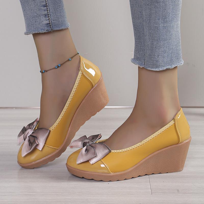 Женские одинарные туфли весна и осень 2024 новые рабочие туфли со стразами и мелким бантом на танкетке производитель обуви для мам