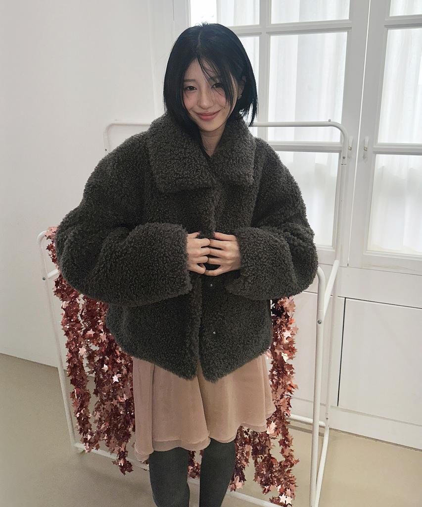Margarin Fingers Boucle Hidden Snap Fur Jacket (Charcoal)