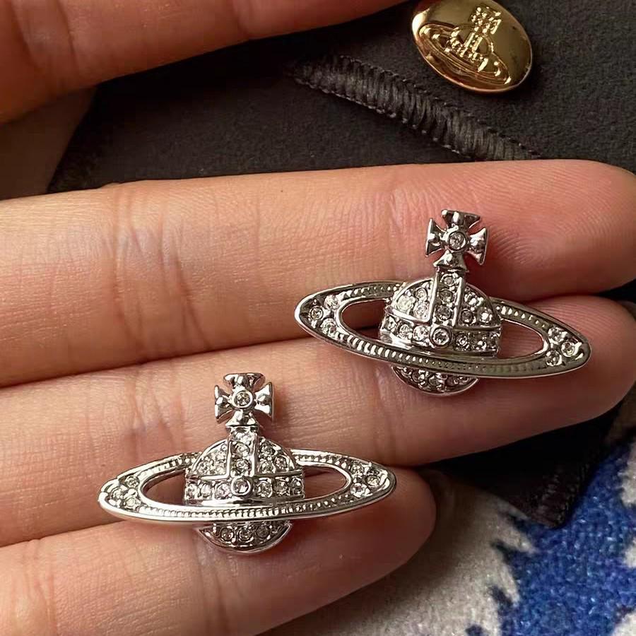 Классические серьги-гвоздики «Сатурн»: Дизайн планеты с полным бриллиантовым покрытием в стиле Westwood