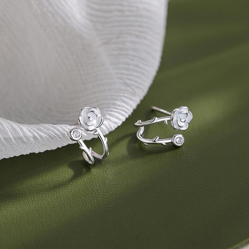 Серьги-гвоздики «Камелия» Элегантный темперамент Небольшие серьги с бриллиантами и цветущей розой Нежные серьги с ароматом Знаменитость из Интернета