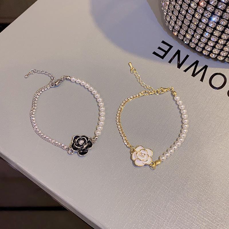 Браслет с жемчугом и камелией 2024 года — модные роскошные украшения для рук для женщин